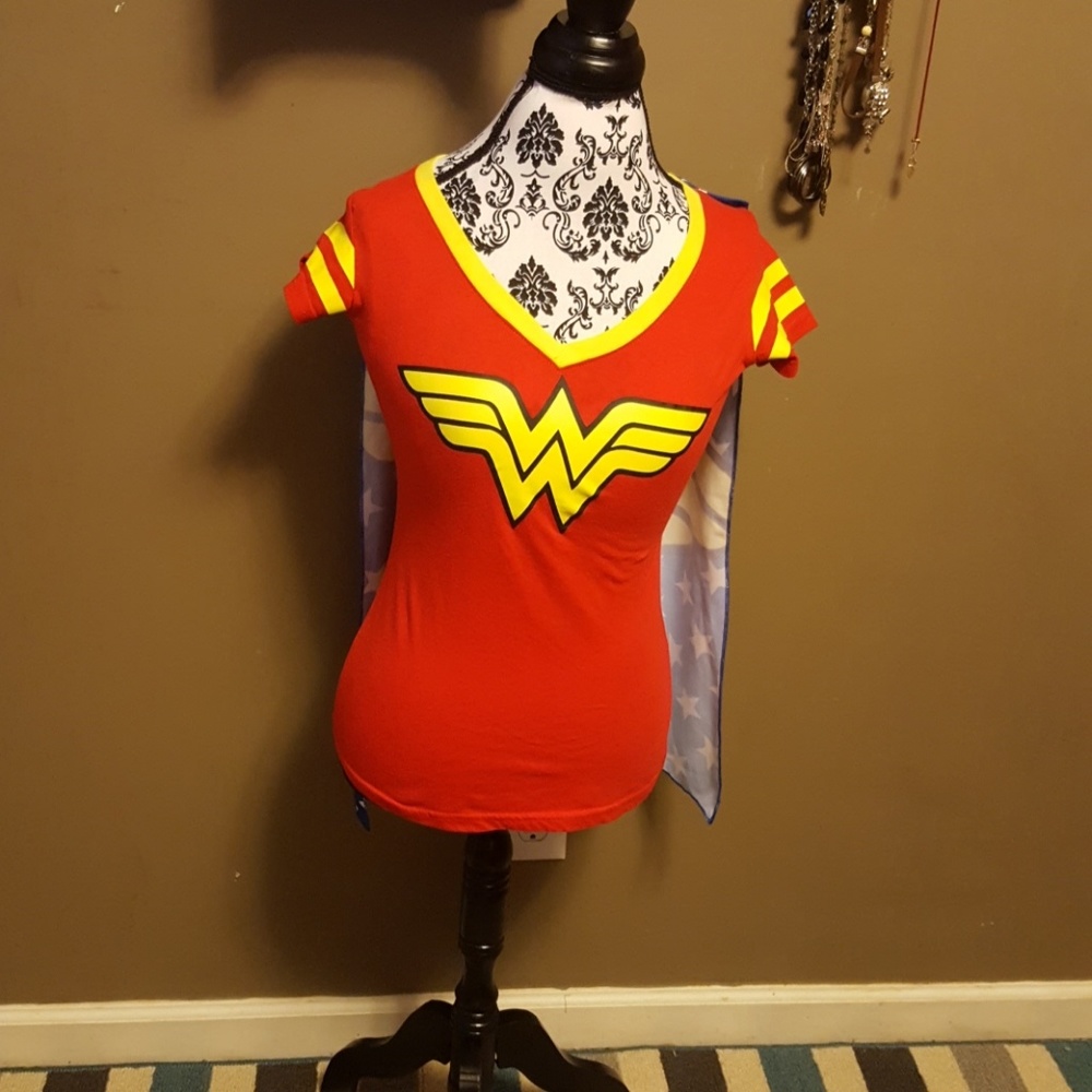 Wonder woman superhero shirt with cape