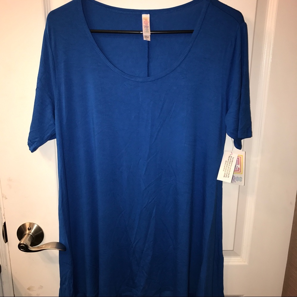Lularoe BNWT solid S Perfect tee