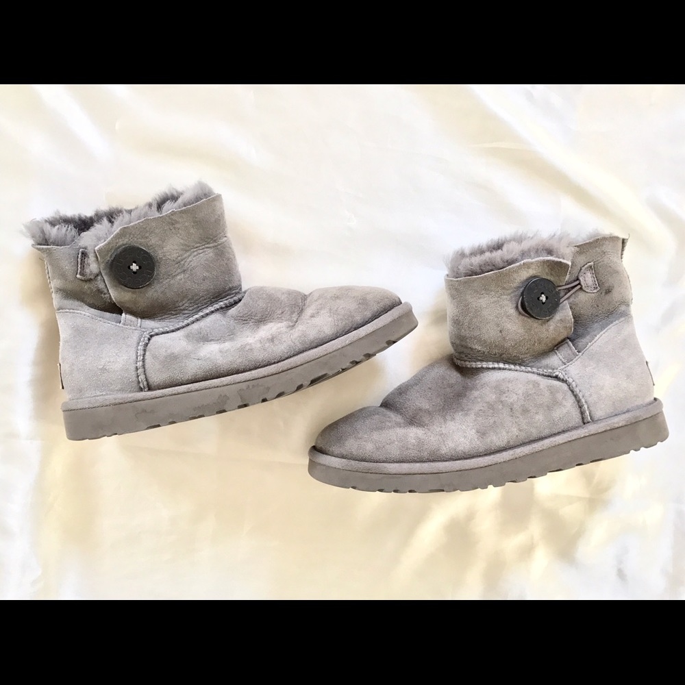Grey Bailey Button UGG Boots - Large Button
