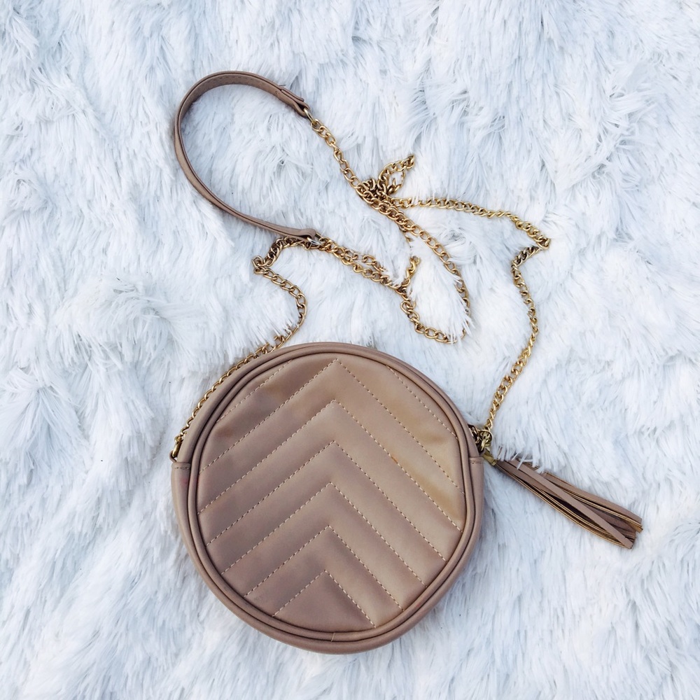 Nude cross-body bag, such a Spring staple! 🦄🌸✨