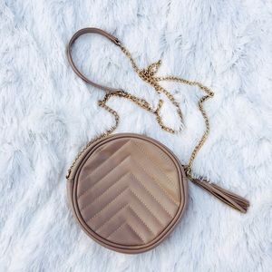 Nude cross-body bag, such a Spring staple! 🦄🌸✨