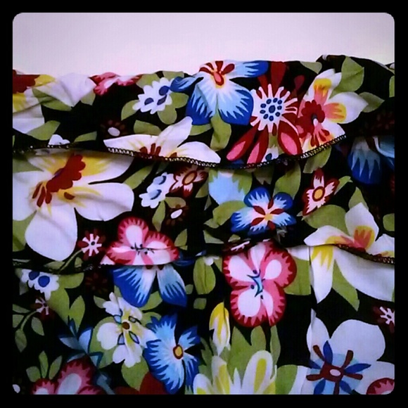 NEW Floral Print Ruffled Strapless Romper. - Picture 3 of 4