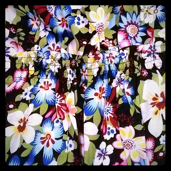 NEW Floral Print Ruffled Strapless Romper. - Picture 4 of 4