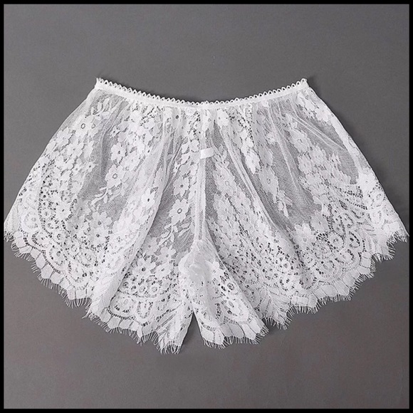 Beachy Lace Shorts - Picture 3 of 4