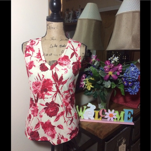 New York & Company Tops - New York & Company Red Flower Sleeveless Top