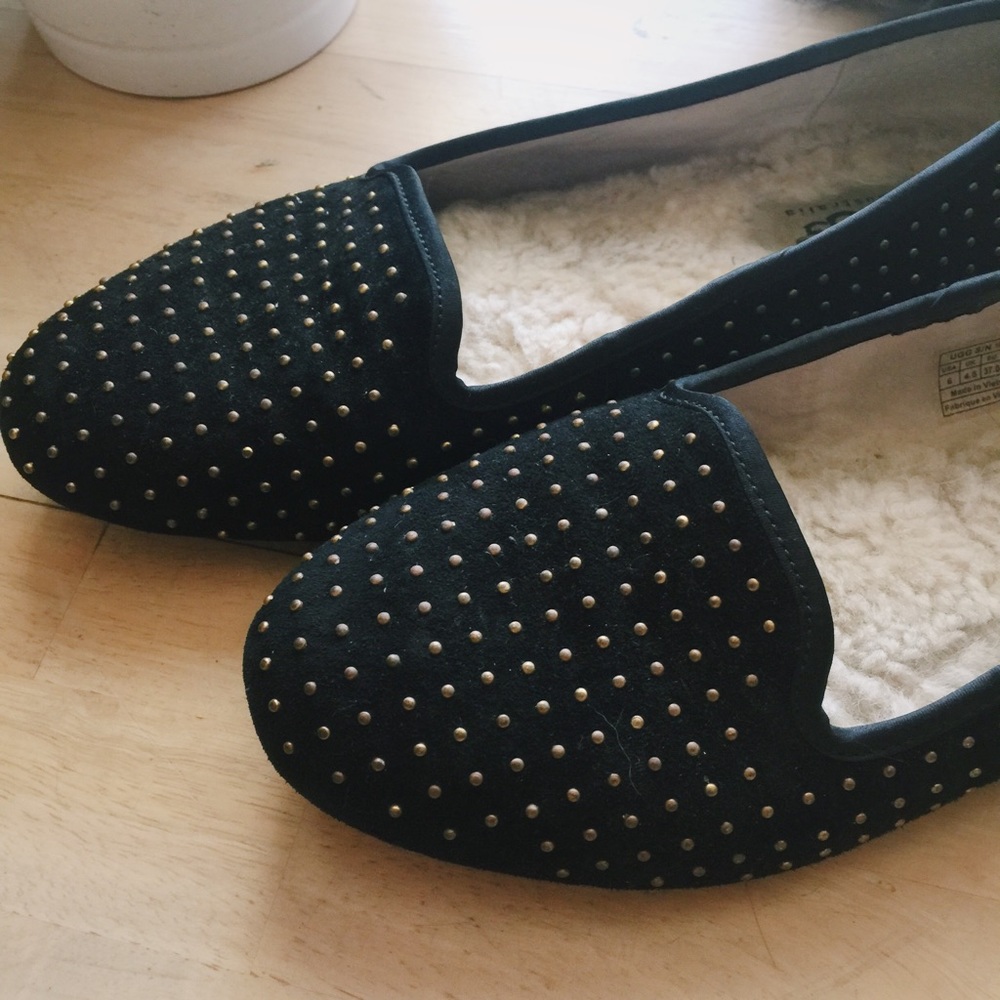 Ugg Australia black, brass studded flats