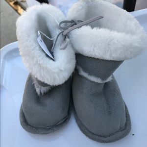 Egg baby booties, new, size 6 months