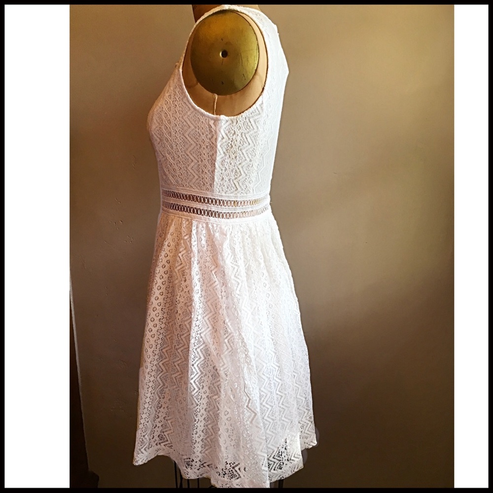 Lace Inspired Dress - Picture 5 of 8
