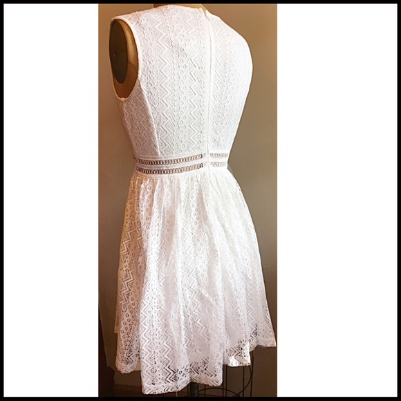 Lace Inspired Dress - Picture 4 of 8