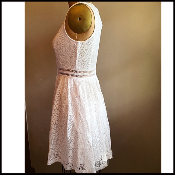 Lace Inspired Dress - Picture 5 of 8