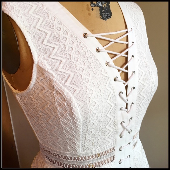 Lace Inspired Dress - Picture 6 of 8