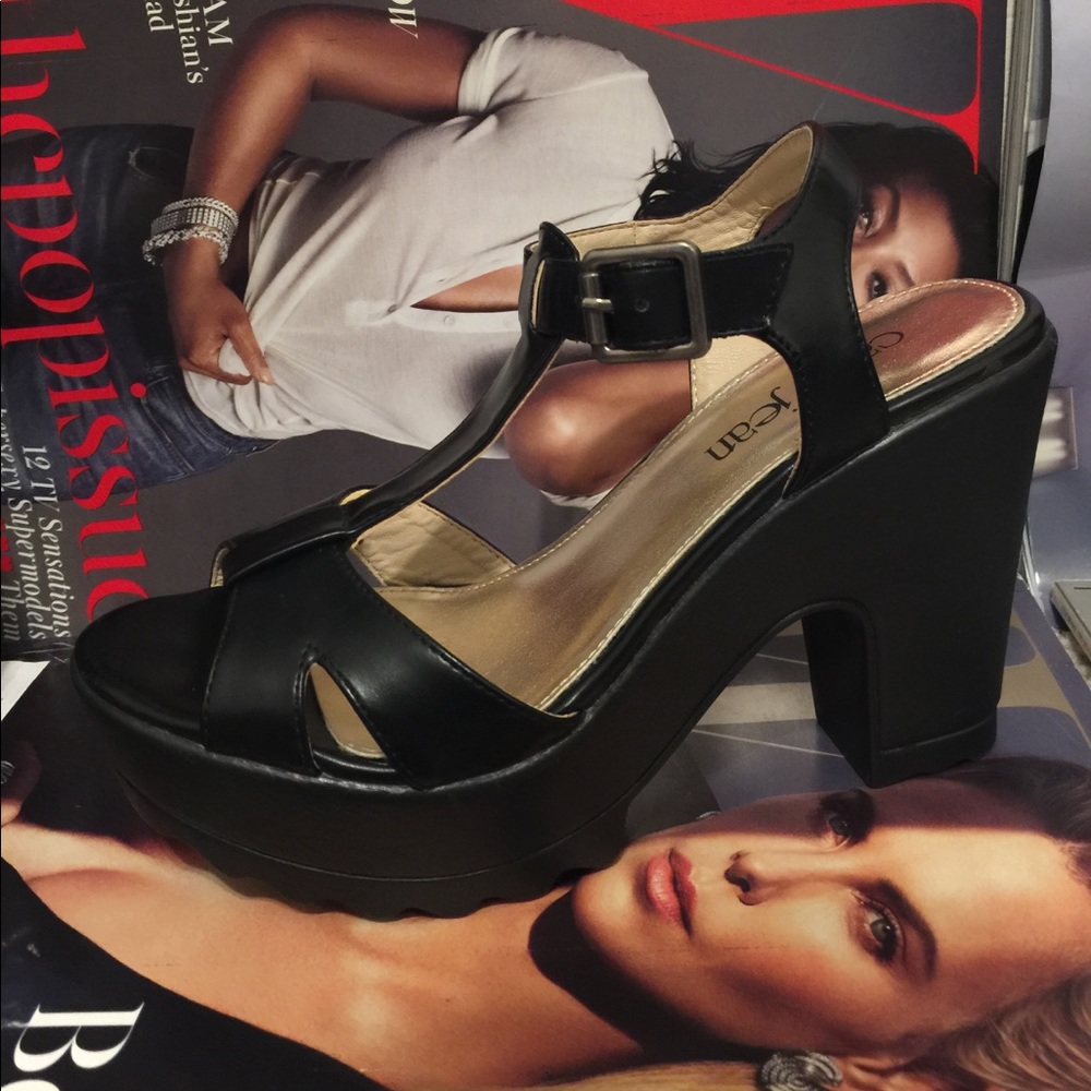 Black stripy platforms