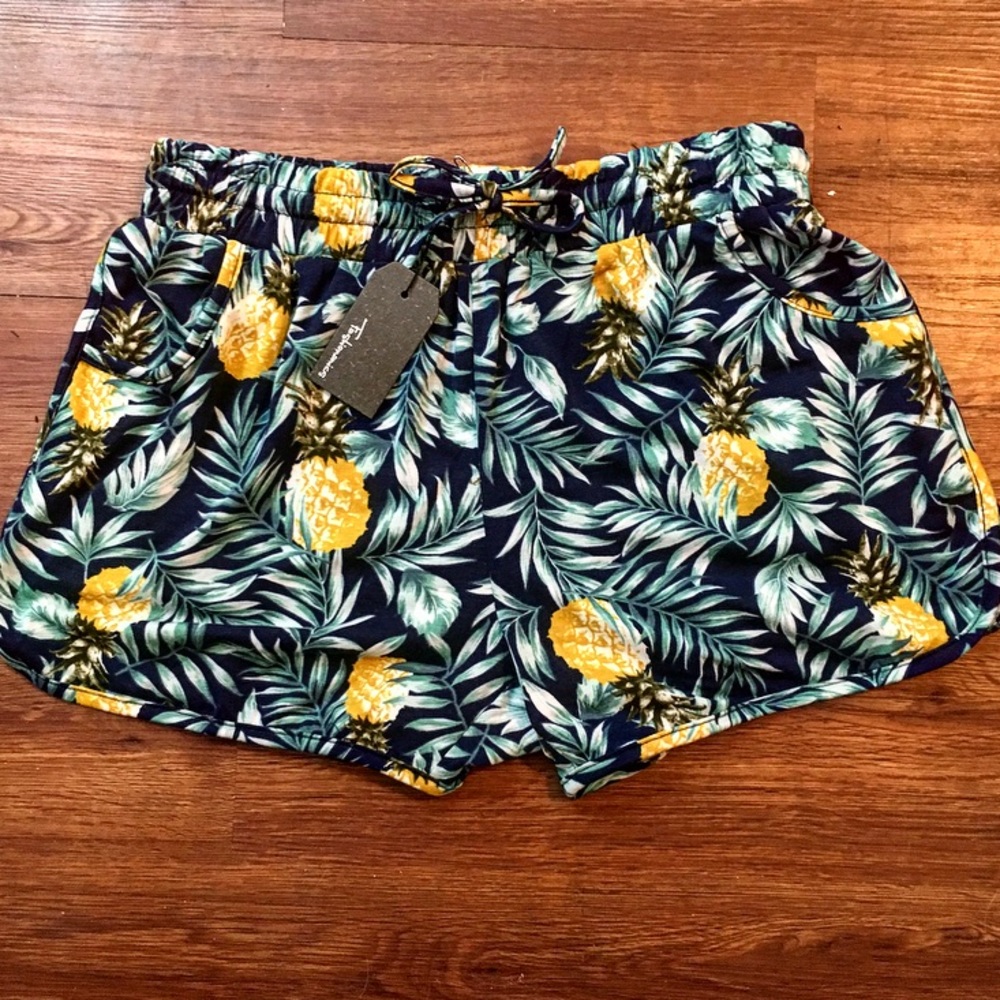 ✨ONE LEFT✨ 🍍navy  blue pineapple shorts🍍
