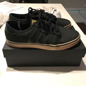 Adidas shoes sz 8. EUC