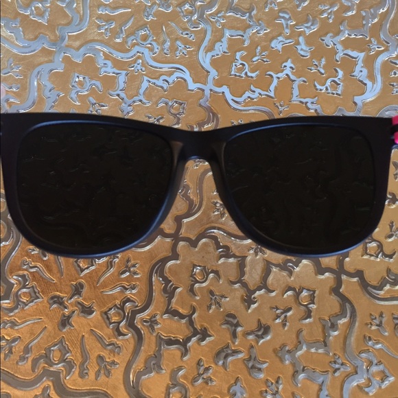 NEW VS PINK BEACH BUNDLE - Picture 3 of 5