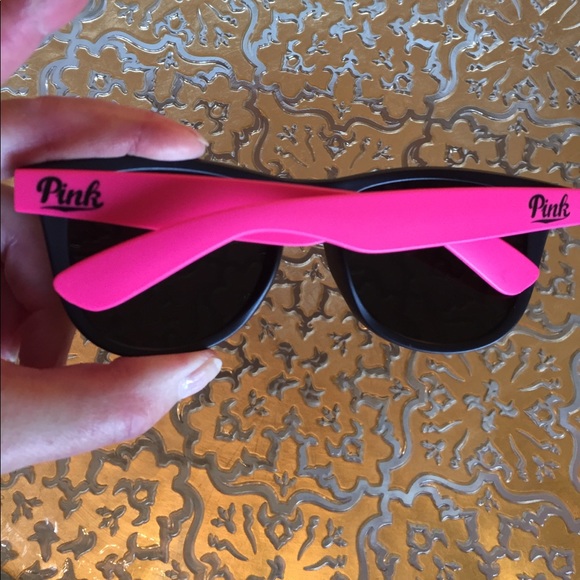 NEW VS PINK BEACH BUNDLE - Picture 4 of 5