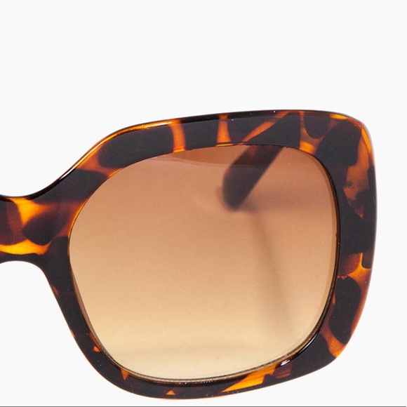 🆕🛍NWT Square oversized tortoise sunglasses - Picture 3 of 3