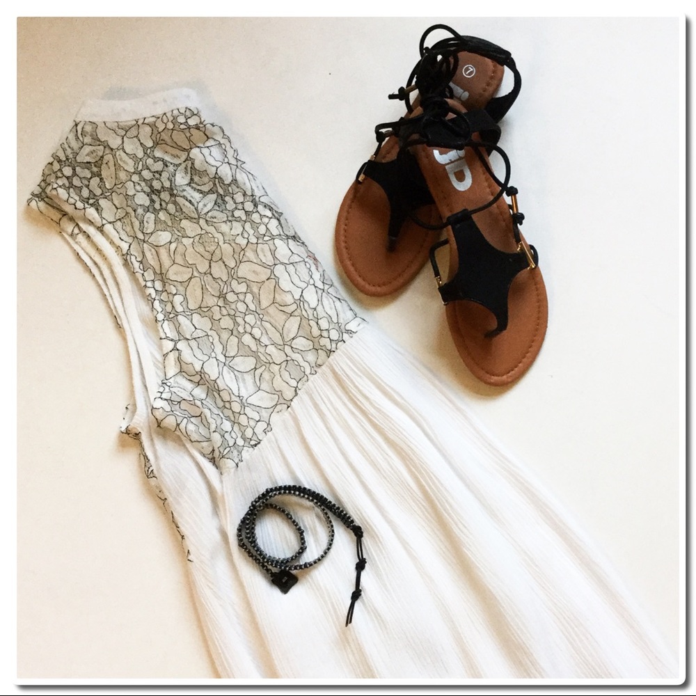 Sleeveless Button Up Tunic with Crochet Details - Picture 3 of 6