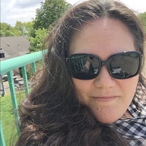 Meet your Posher, Rena