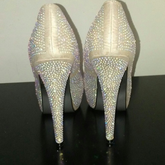 Heels - Picture 2 of 3