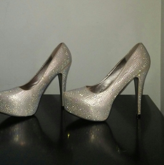 Heels - Picture 3 of 3