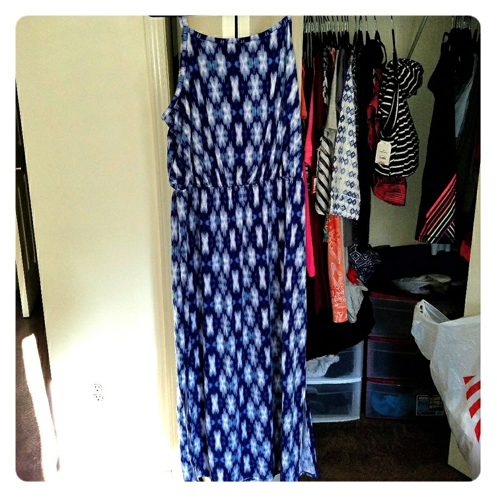 Sleeveless maxi dress