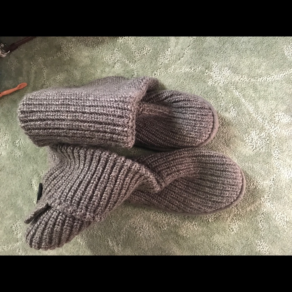 Knitted uggs