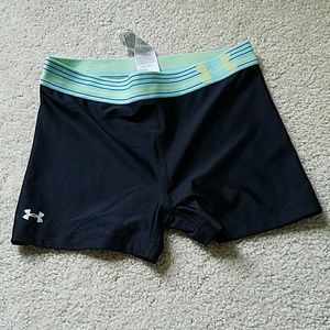 Like new Under armour compression shorts!