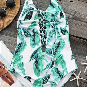 Green leaf laced up one piece 🍃