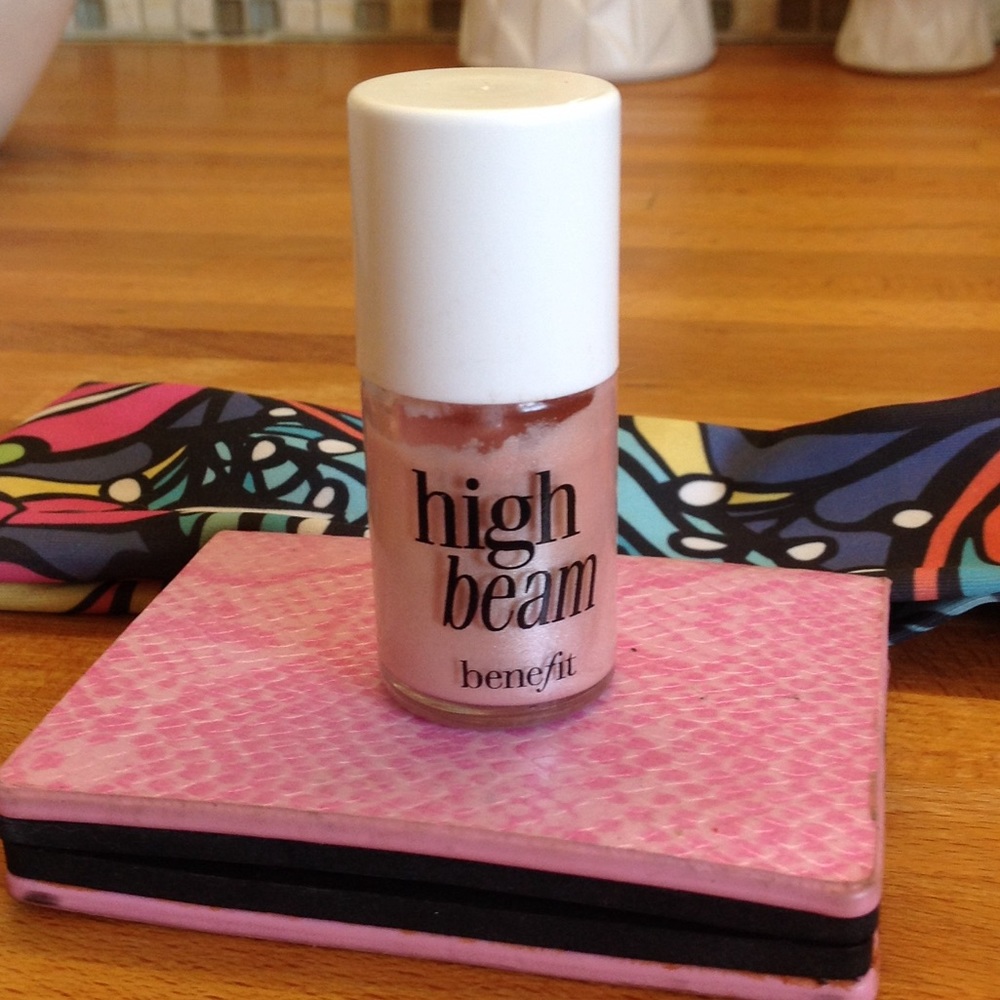 Benefit High Beam face highlighter 90% left