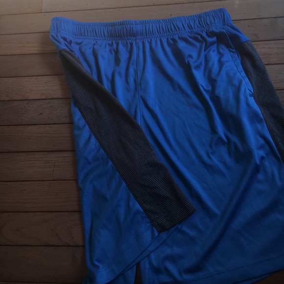Men's athletic shorts - Picture 2 of 5