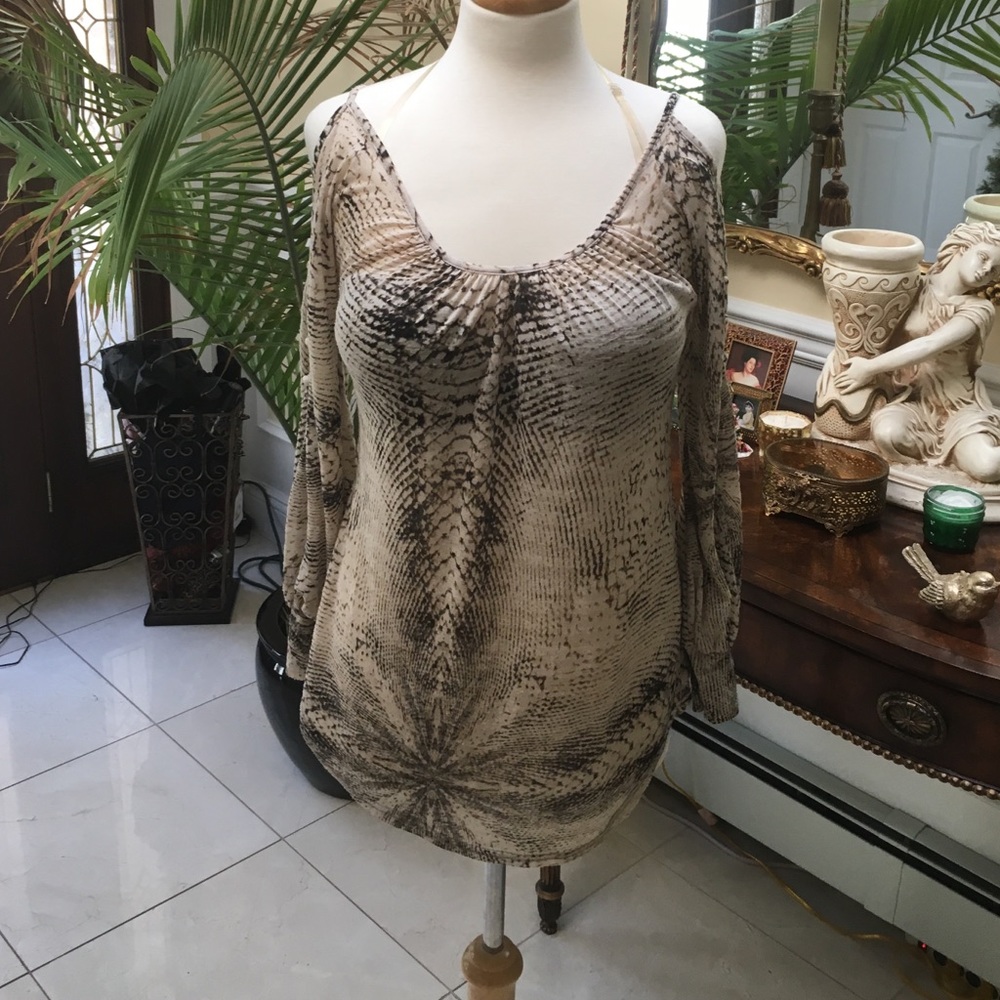 Cute tunic cold shoulder top