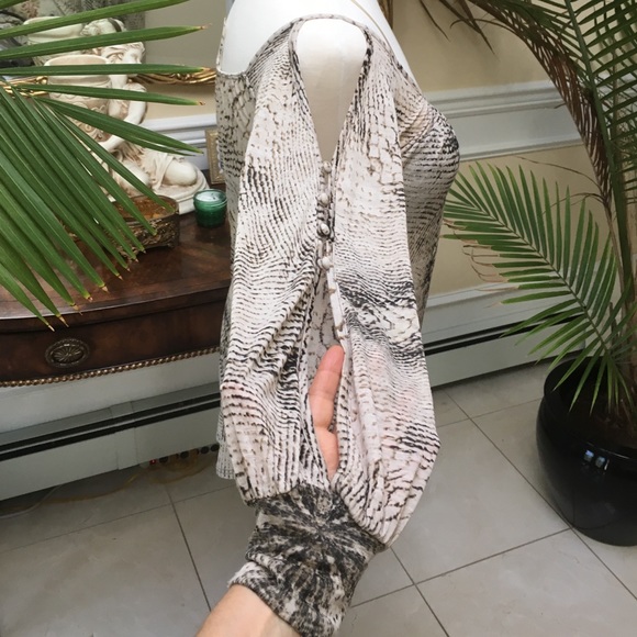 Cute tunic cold shoulder top - Picture 3 of 4