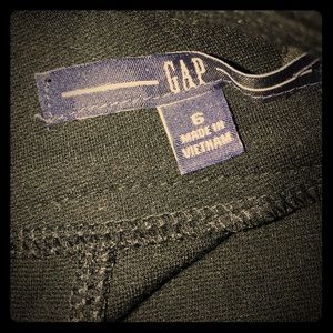 GAP little black skirt