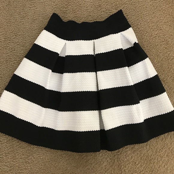 Cupcake black & white striped skirt - Picture 4 of 4