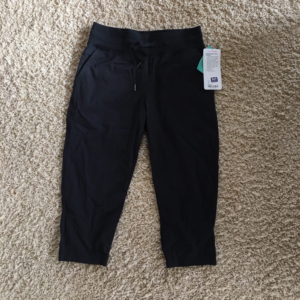 Lululemon black Studio crop pants. 6. New