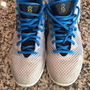 Nike Kayrie Irving white & yellow size 7Y