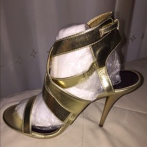 Size 8 Gold heels