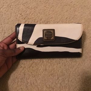 🆕 Dooney & Bourke Brown T Moro Wallet