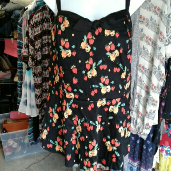 City Chic Peplum fruit print top - Picture 1 of 2