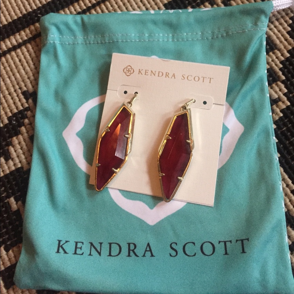 Bexley Earring in Burgundy Illusion