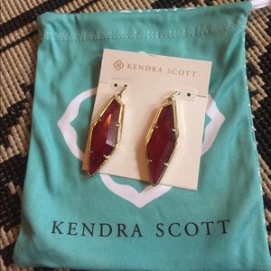 Bexley Earring in Burgundy Illusion