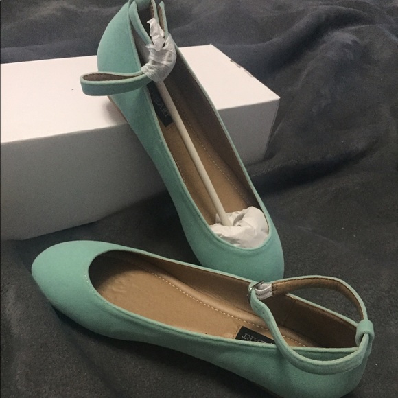 Mint flats with ankle strap. IHeart brand size 5. - Picture 2 of 5