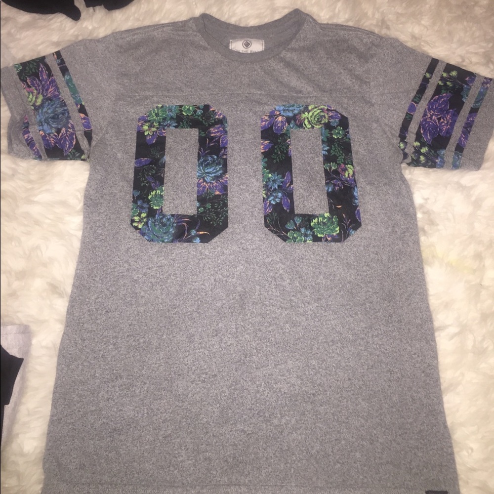 ON THE BYAS t-shirt