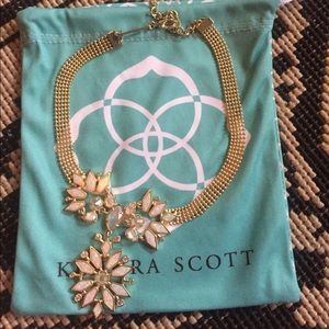 Isabella Necklace in Gold and Opal