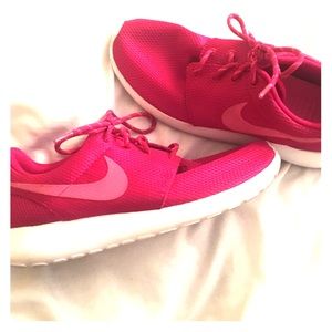 MAGENTA ROSHE
