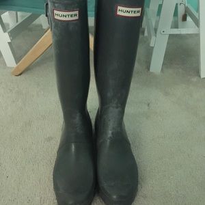SIZE 8 WOMENS HUNTER BOOTS