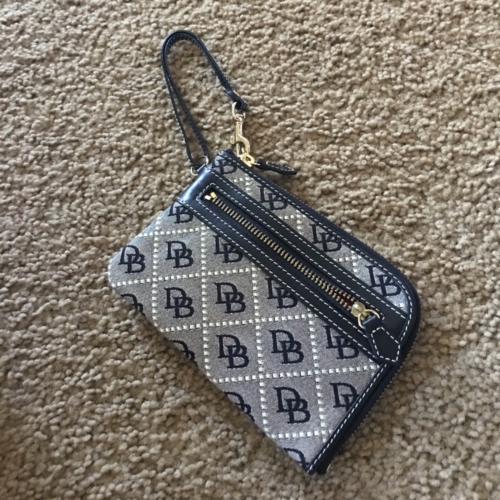 Dooney & Bourke clutch