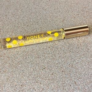 Marc Jacobs Honey Rollerball Perfume. NEW!