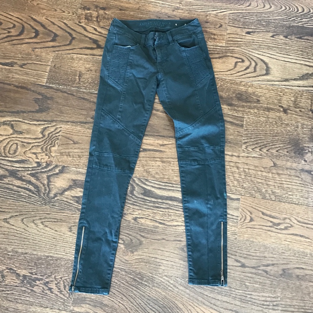 Army green skinny pants with details